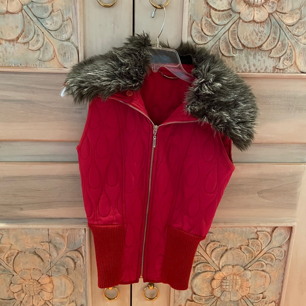 Ossira Red Vest with Fur